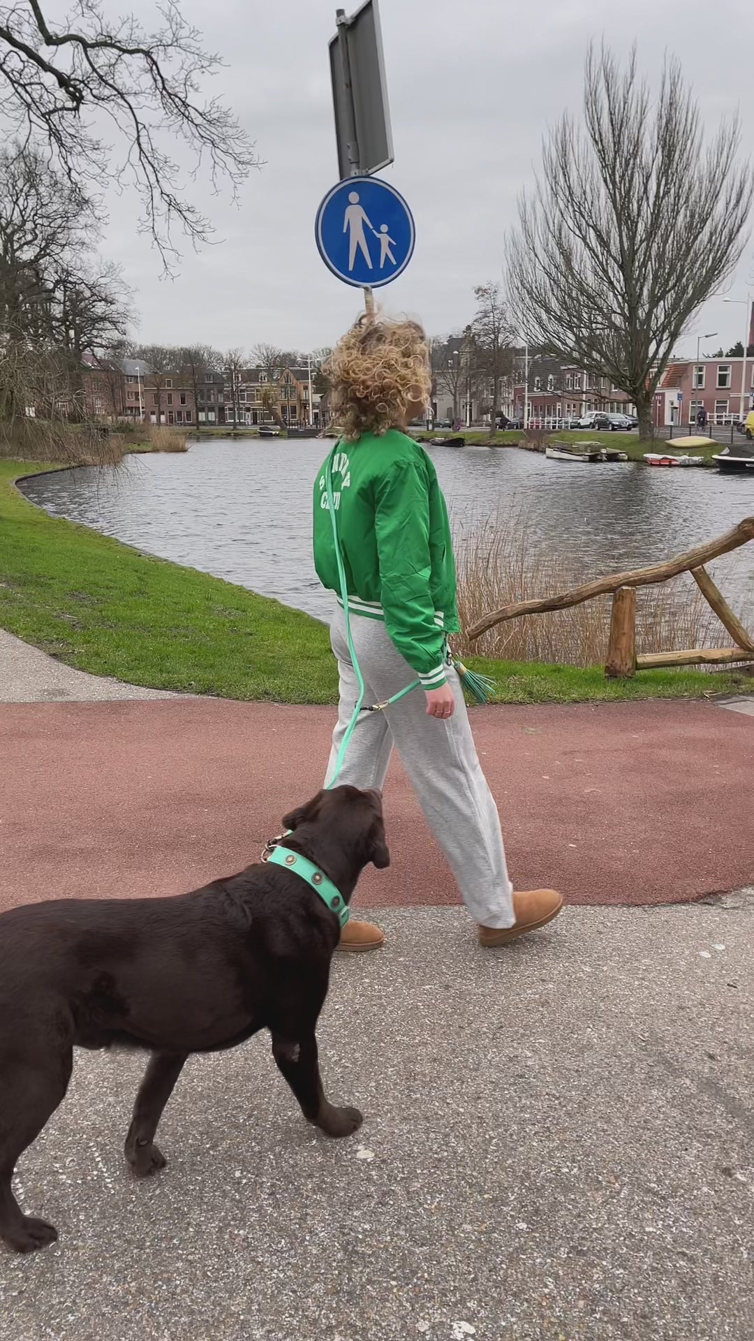 Woman showing adjustable leash